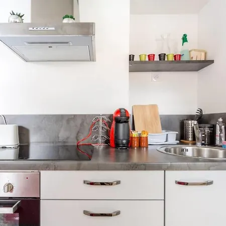 #0a La De Nico Apartman